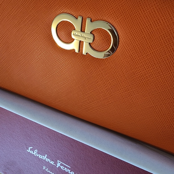 NWT ~ Salvatore Ferragamo Icona Large Gancini Zip Around Wallet ~ Lava - Picture 2 of 15
